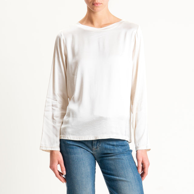 Tensione in-Blusa girocollo in satin elasticizzato - sand