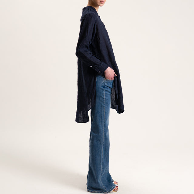 Tensione in-Camicia oversize in lino con spacchi laterali - blu