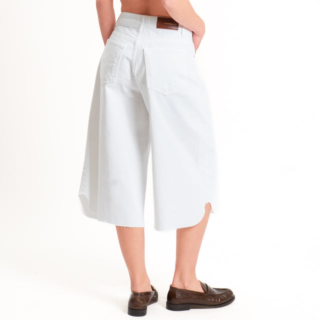Tensione in-Bermuda jeans taglio vivo - bianco