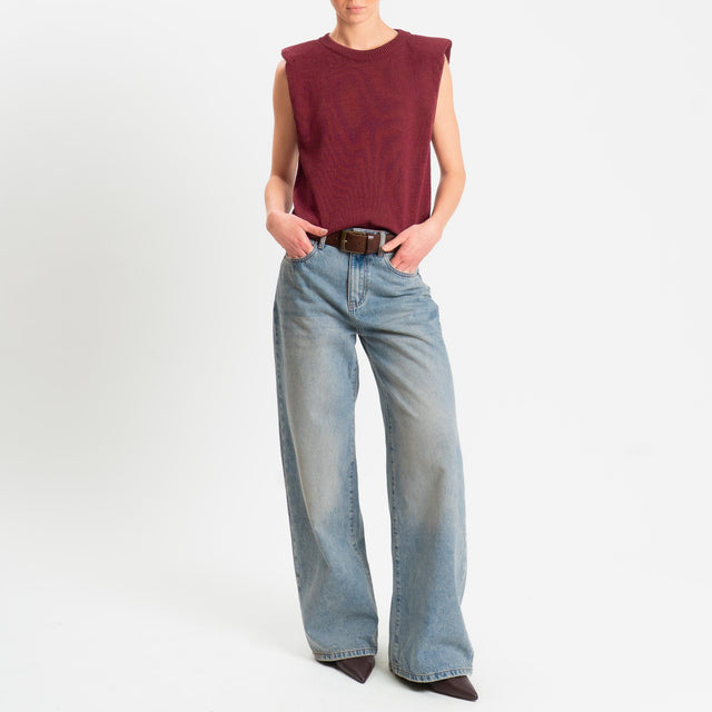 Tensione in-Maglia smanicata con spalline - marsala