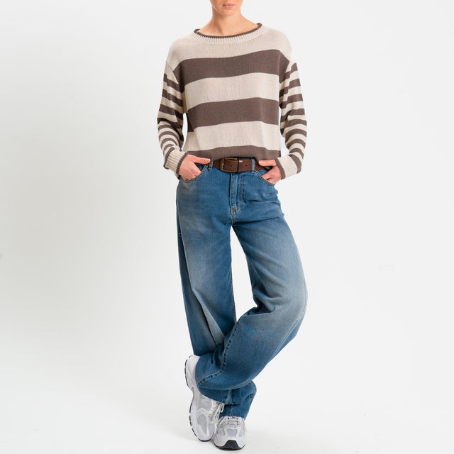 Tensione in-Maglia scatola a righe - ecru/moro