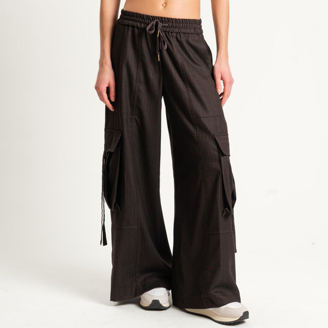 Tensione in- Pantalone cargo gessato - moro