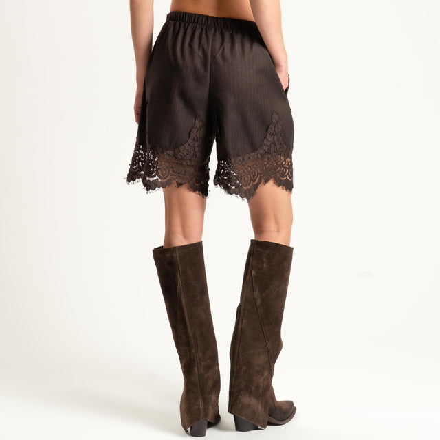 Tensione in- Shorts gessato con pizzo - moro
