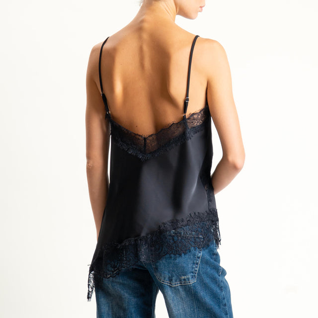Tensione in- Top satin asimmetrico con pizzo - Nero