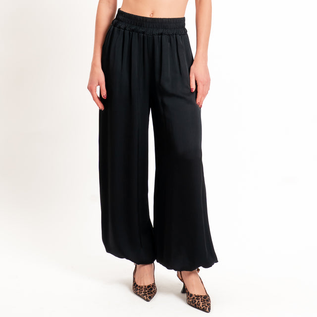 Tensione in-Pantalone balloon in satin elastico in vita - nero