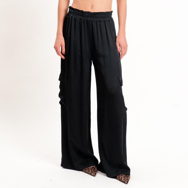 Tensione in-Pantalone cargo satin elastico in vita - nero