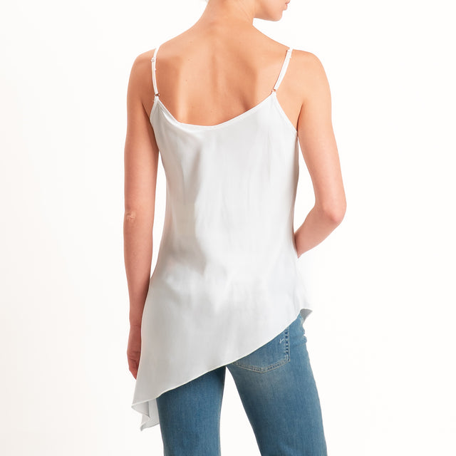 Tensione in-Top asimmetrico in satin - latte
