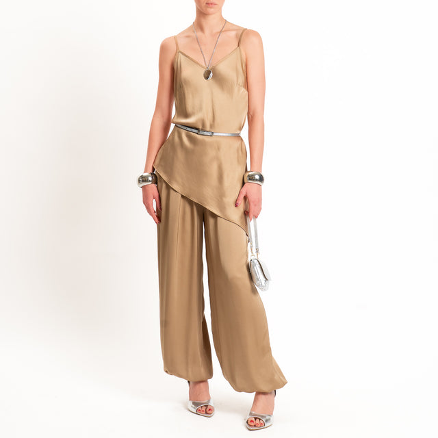 Tensione in-Top asimmetrico in satin - desert