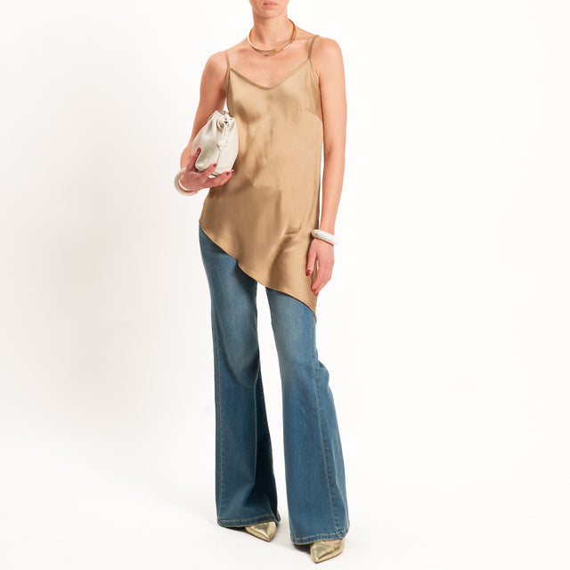 Tensione in-Top asimmetrico in satin - desert