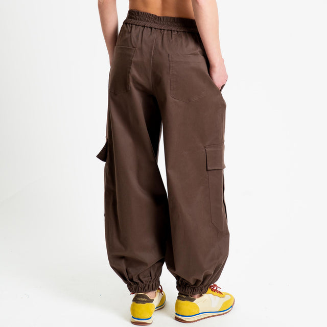 Tensione in-Pantalone cargo con elastico - moro