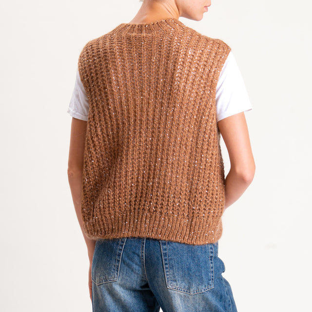 Tensione in-Maglia mohair smanicata con paillette - camel