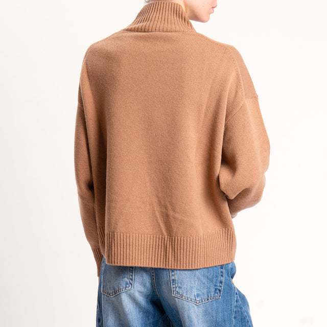 Tensione in-Maglia 100 % lana collo montato - camel