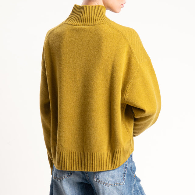 Tensione in-Maglia 100 % lana collo montato - olio