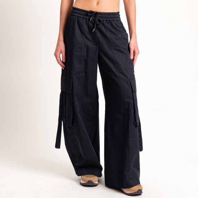Tensione in-Pantalone cargo wide leg con coulisse - nero