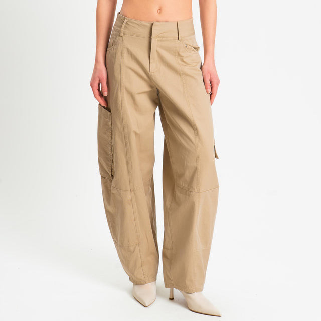 Tensione in-Pantalone cargo barrel fit - sabbia