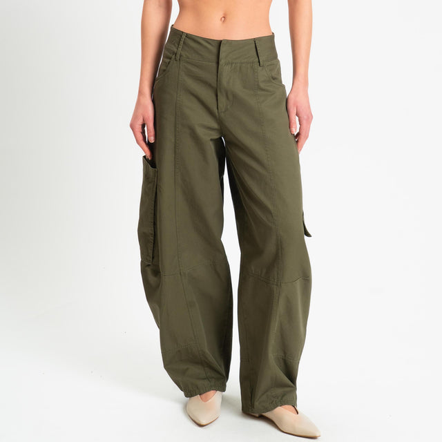 Tensione in-Pantalone cargo barrel fit - militare