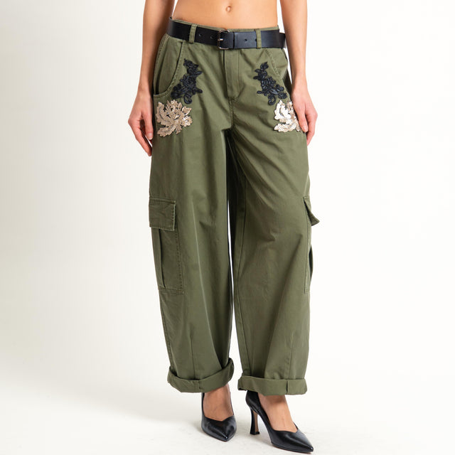 Tensione in-Pantalone cargo con patch - militare