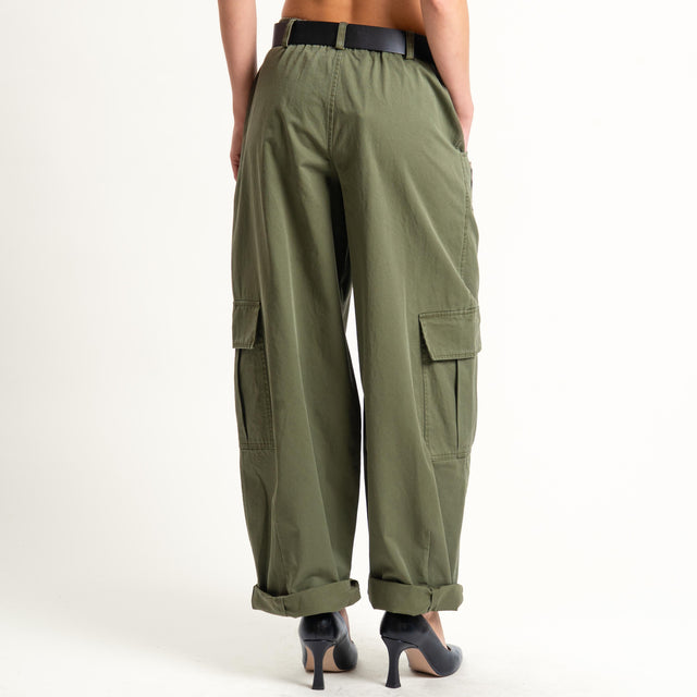 Tensione in-Pantalone cargo con patch - militare