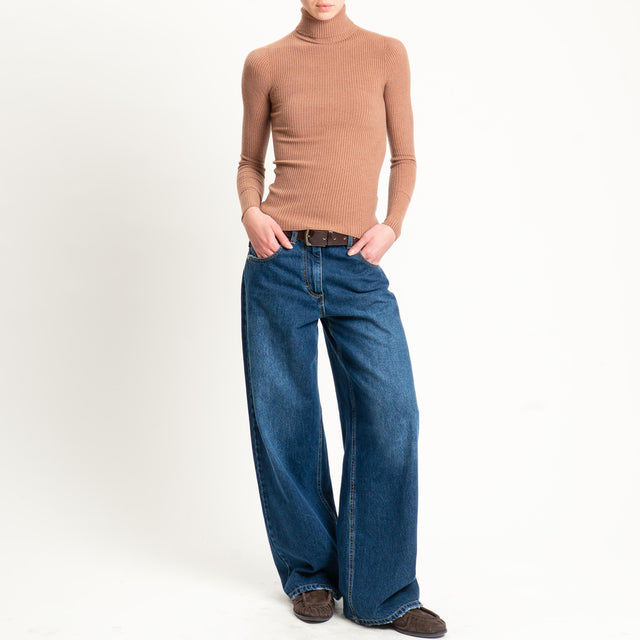 Tensione in-Maglia collo alto a costine - cuoio