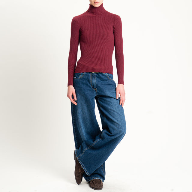 Tensione in-Maglia collo alto a costine - vino