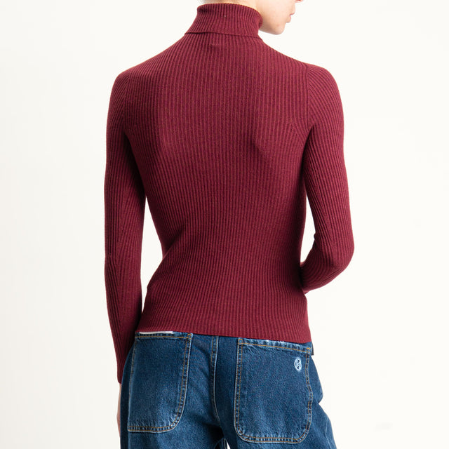 Tensione in-Maglia collo alto a costine - vino