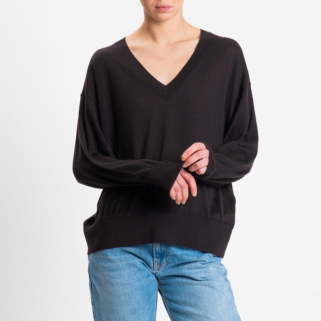 Tensione in-Maglia scollo v 100% LANA MERINO - cioccolato