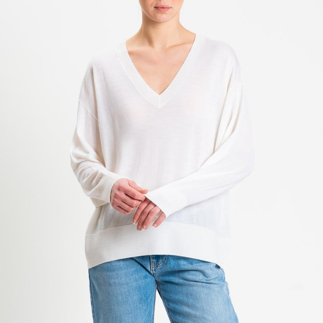 Tensione in-Maglia scollo v 100% LANA MERINO - panna
