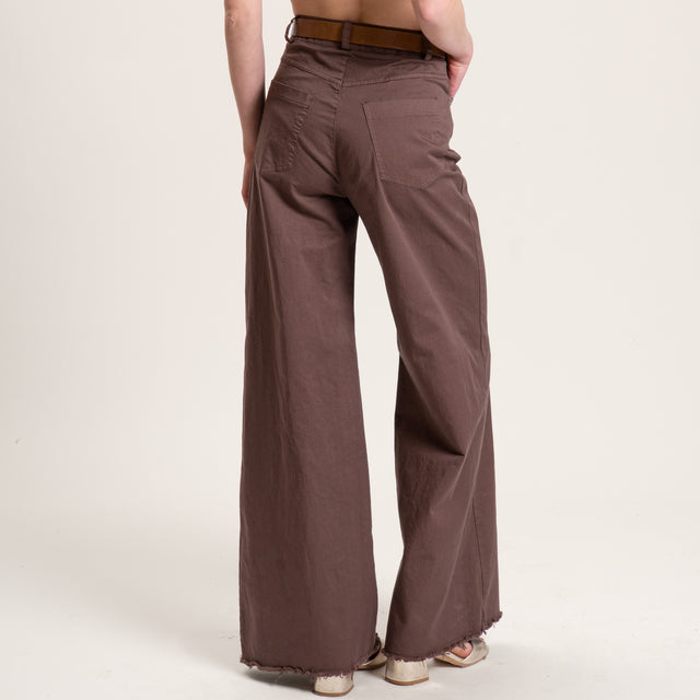 Tensione in-Pantalone sfrangiato con cintura - cioccolato