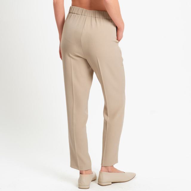 Tensione in-Pantalone straight elastico dietro tessuto fluido - beige