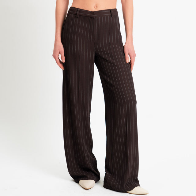 Tensione in-Pantalone wide leg gessato tessuto fluido - moro