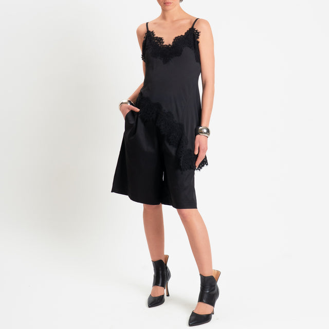 Tensione in-Bermuda in cotone elasticizzato - nero