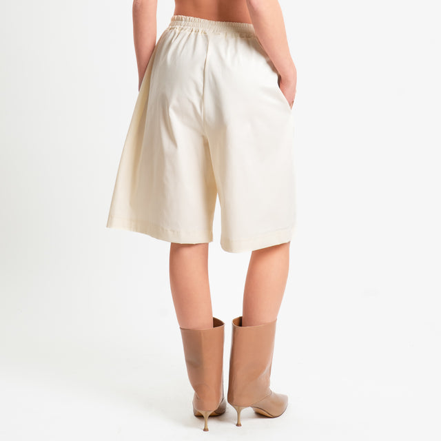 Tensione in-Bermuda in cotone elasticizzato - panna