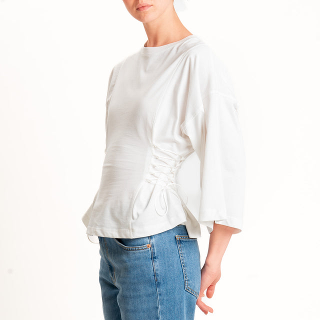 Tensione in-T-shirt con lacci laterali - panna