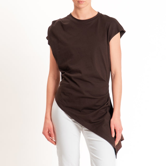 Tensione in-T-shirt asimmetrica ripresa laterale - moro