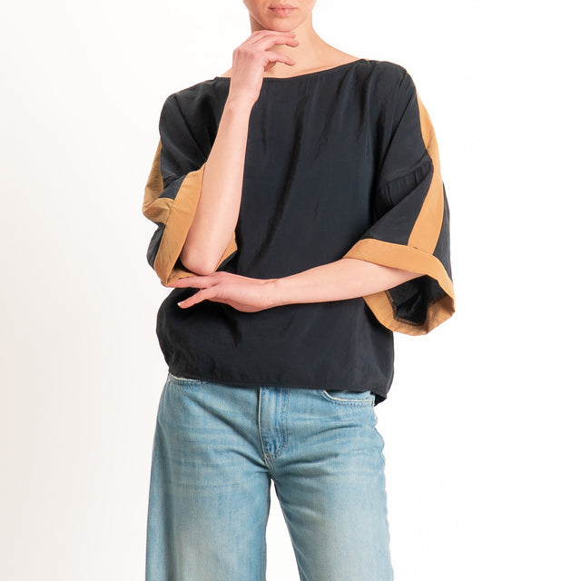 Tensione in-Blusa over bicolore - nero/camel