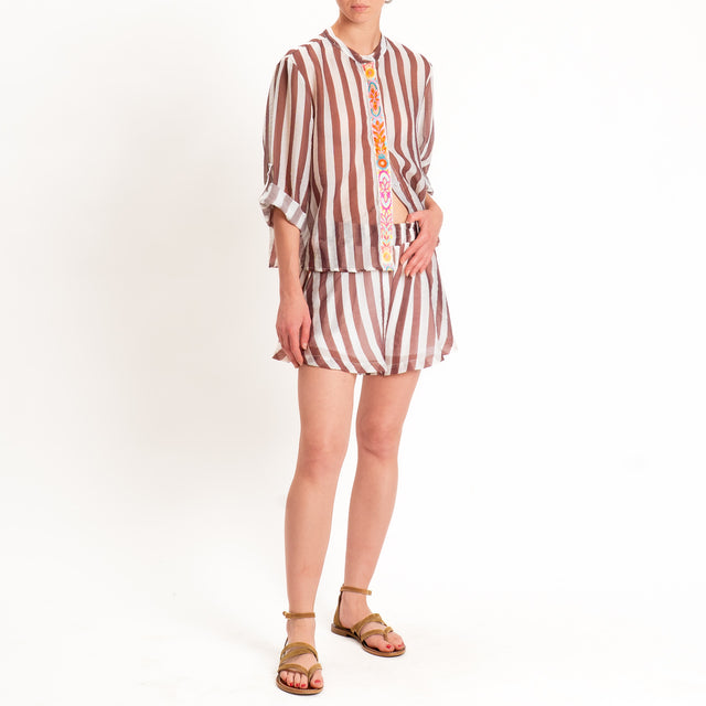 Tensione in-Camicia mussola a righe con ricami - panna/cuoio