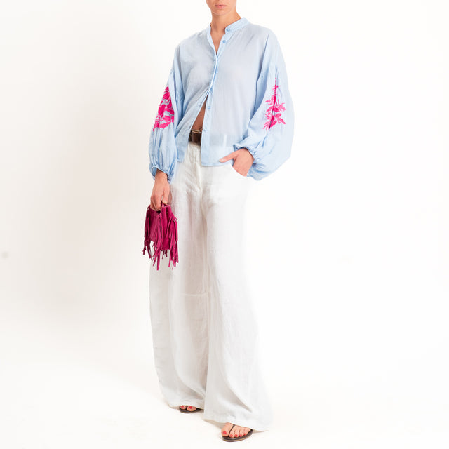 Tensione in-Camicia mussola manica palloncino con ricami - celeste/fucsia
