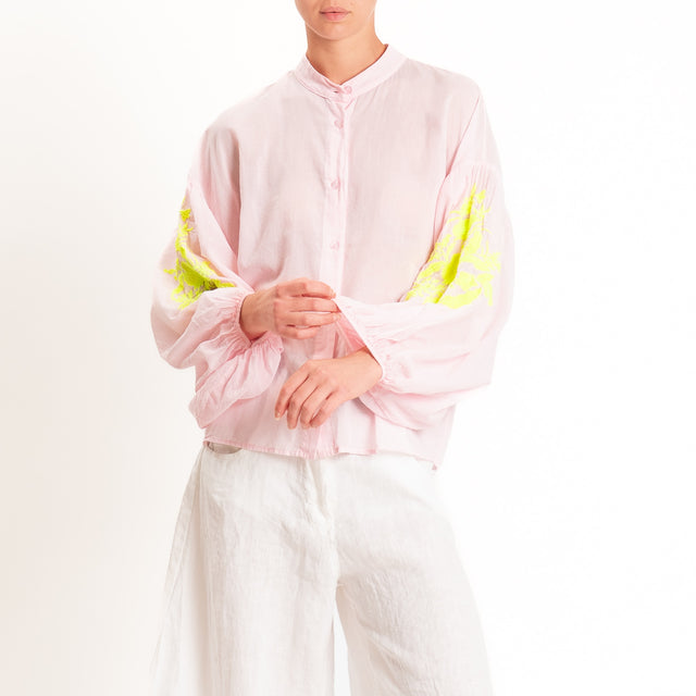 Tensione in-Camicia mussola manica palloncino con ricami - rosa/lime