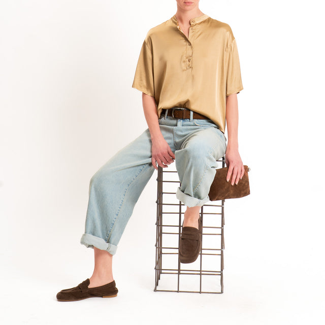 Tensione in-Blusa serafino satin elasticizzato - desert