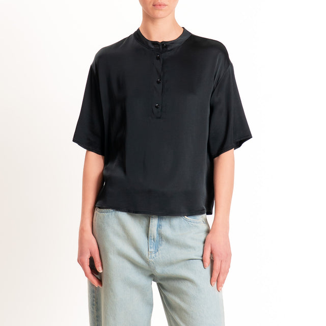 Tensione in-Blusa serafino satin elasticizzato - nero