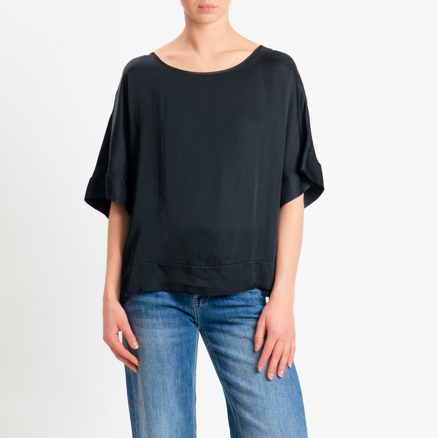 Tensione in-Blusa satin manica scesa - nero