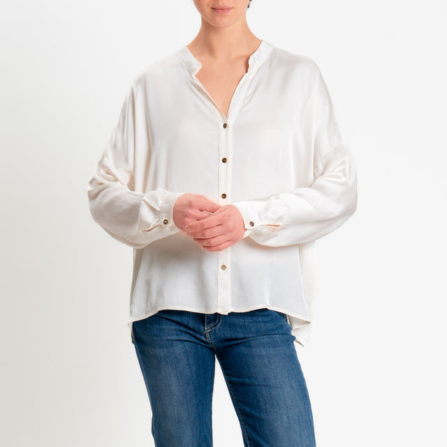 Tensione in-Camicia satin bottoni dorati - burro