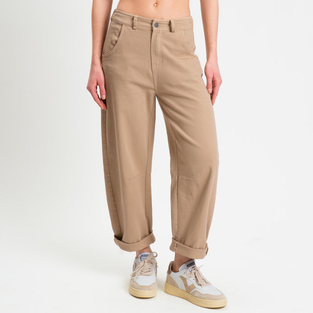 Tensione in-Pantalone barrel elastico dietro - sabbia