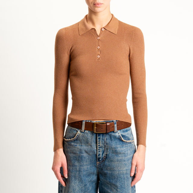 Tensione in-Maglia collo polo a costine - camel