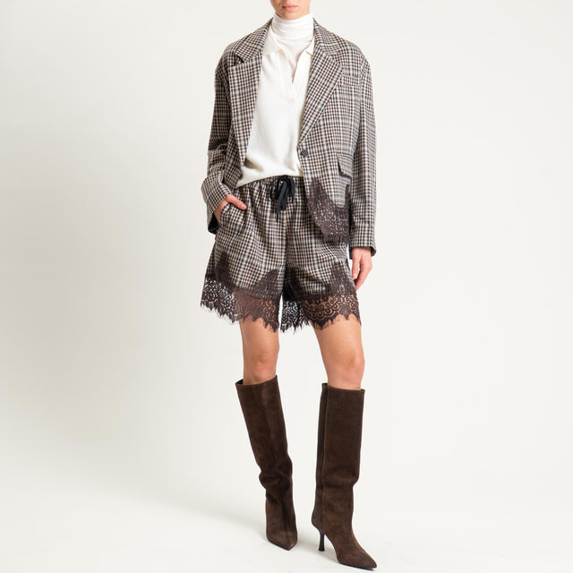 Tensione in-Bermuda quadri con pizzo - beige/moro