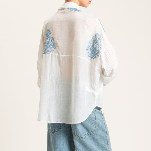 Tensione in-Camicia misto seta con ricami - latte/avio