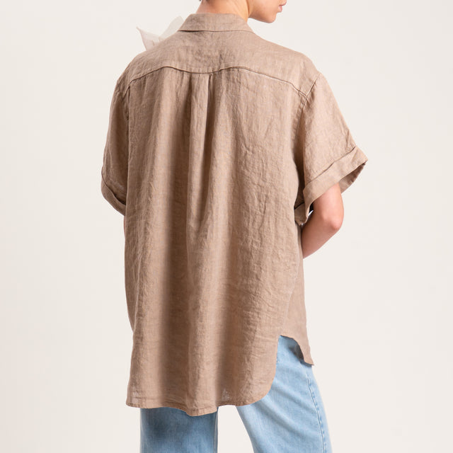 Camisa de lino 100 % con broche de flores - camel
