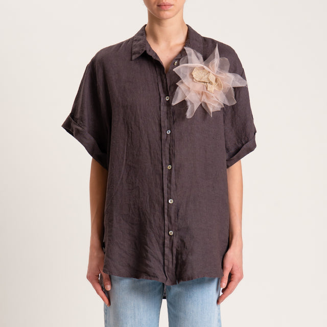 Camisa de lino 100 % con broche de flores - marrón oscuro