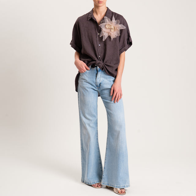 Camisa de lino 100 % con broche de flores - marrón oscuro