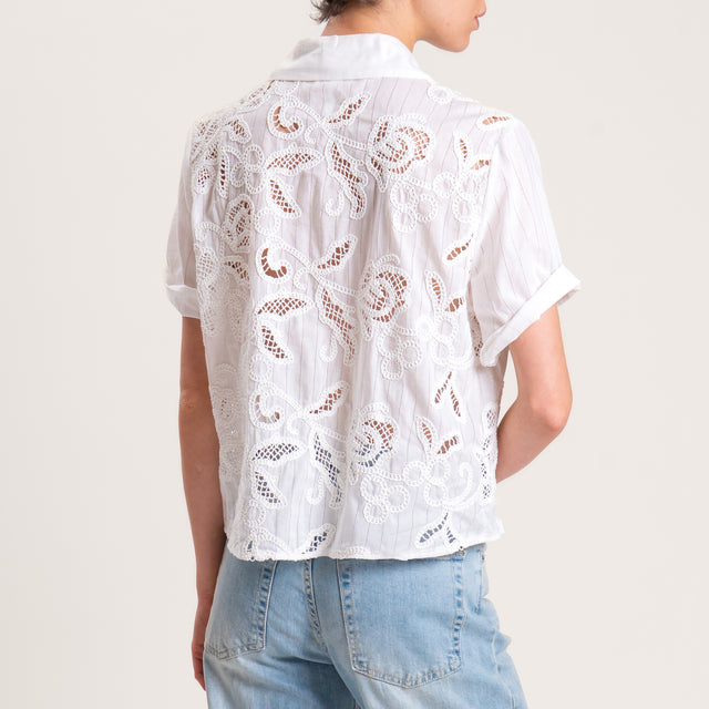 Camisa Tension con bordado de raya diplomática - blanca